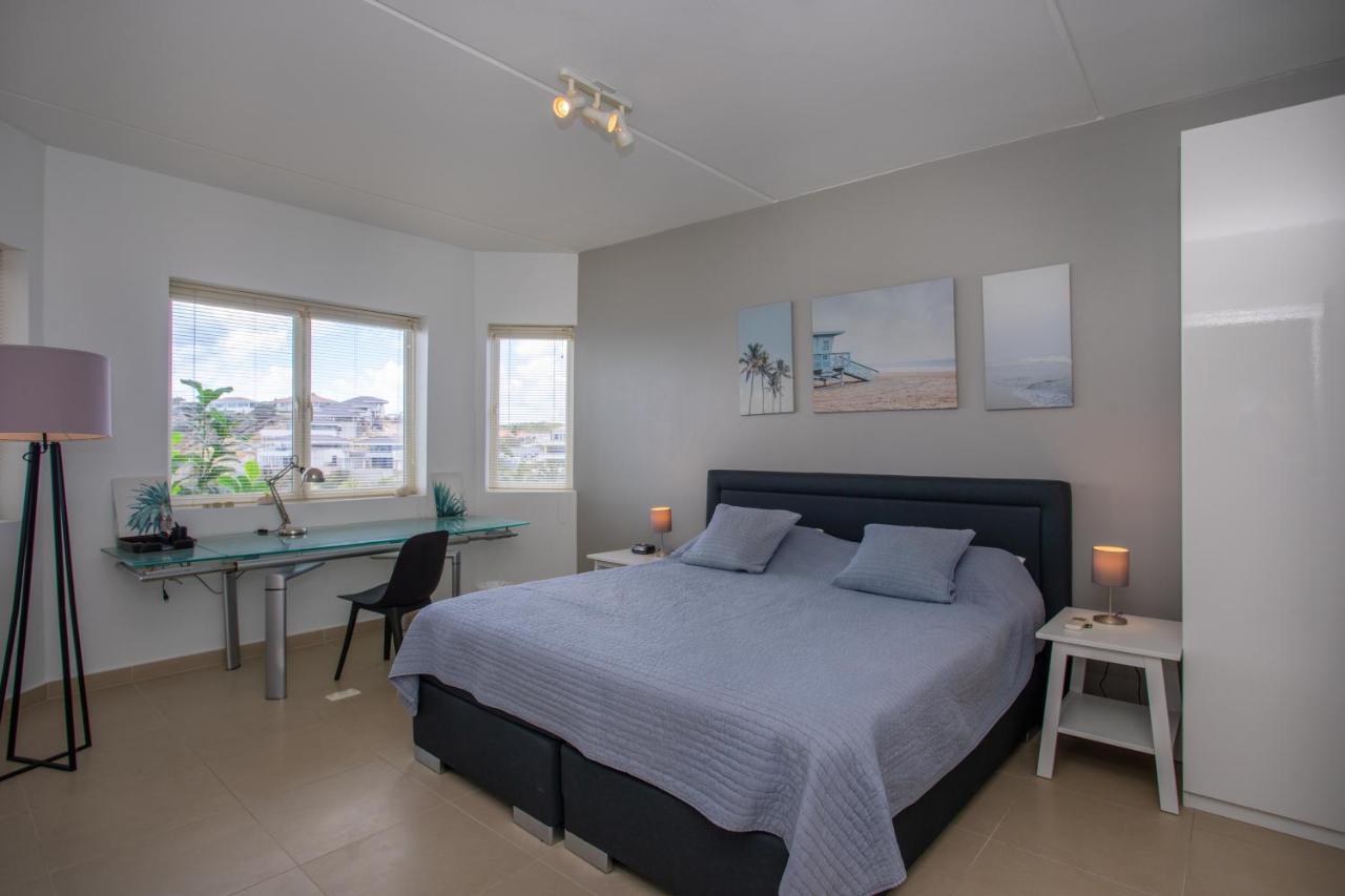 Blue Bay Beach Apartments 外观 照片