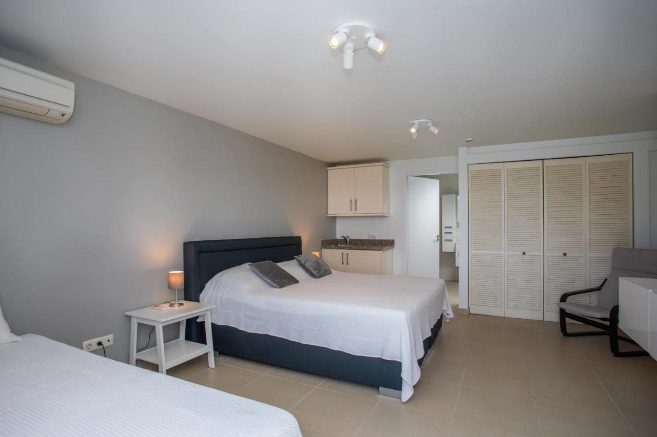 Blue Bay Beach Apartments 外观 照片