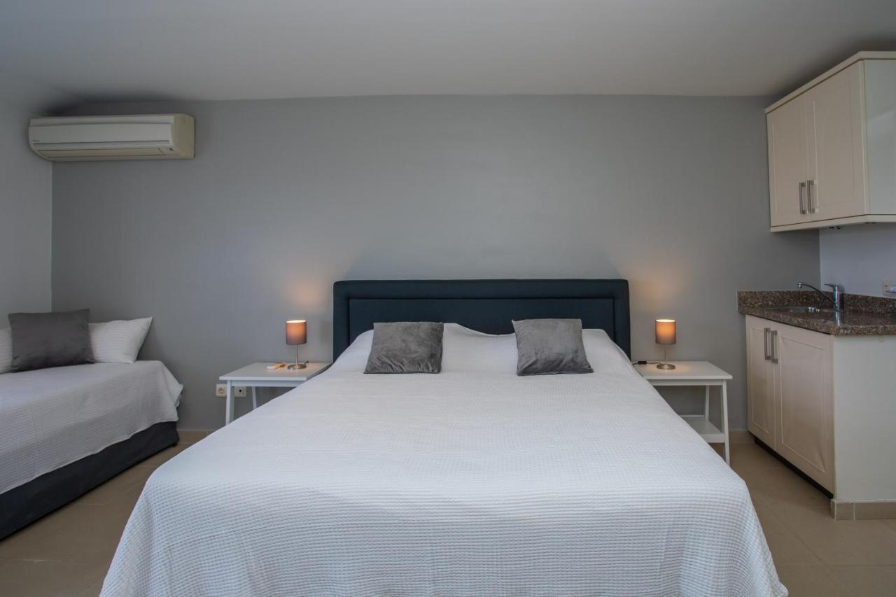 Blue Bay Beach Apartments 外观 照片