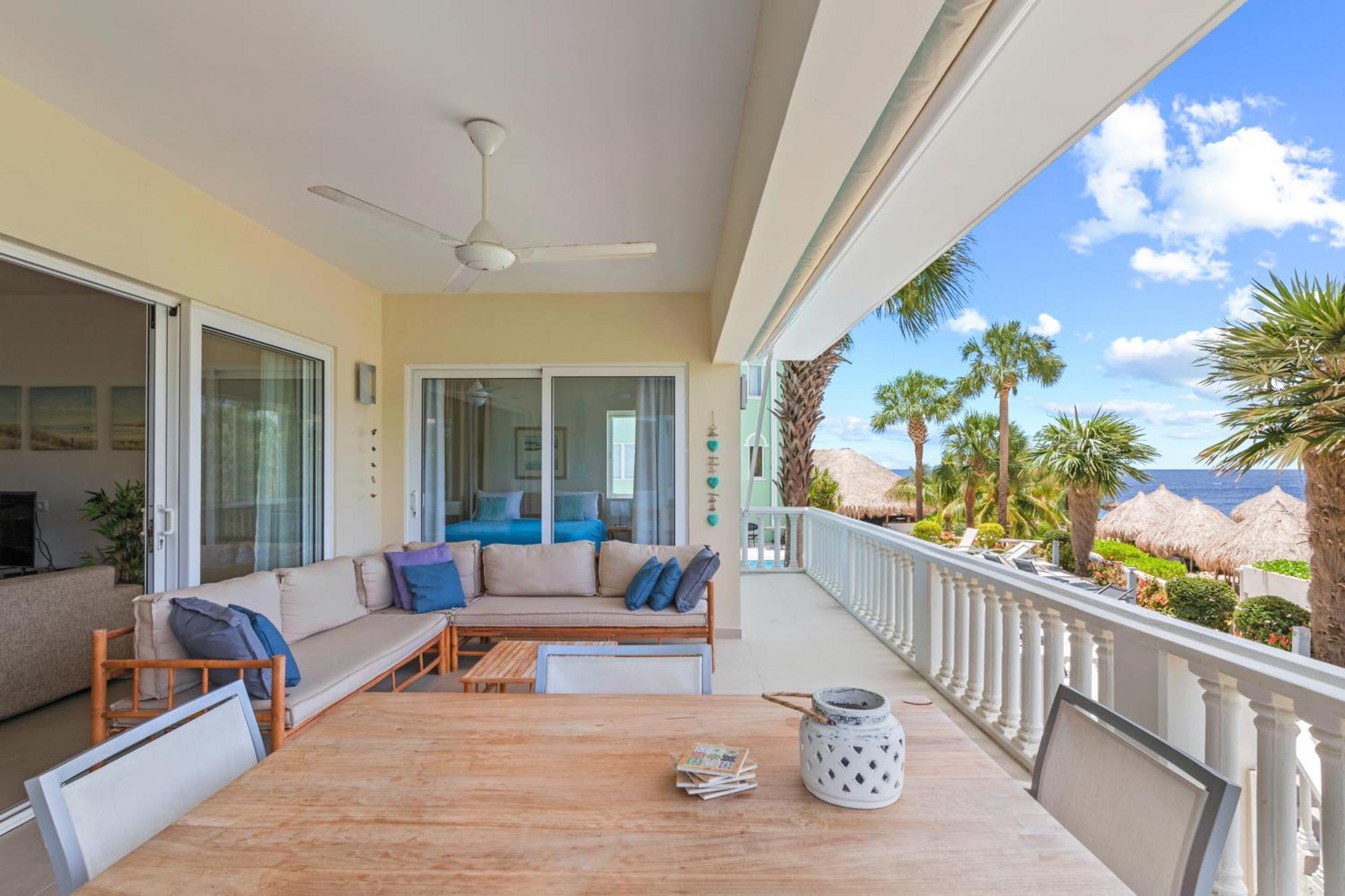 Blue Bay Beach Apartments 外观 照片