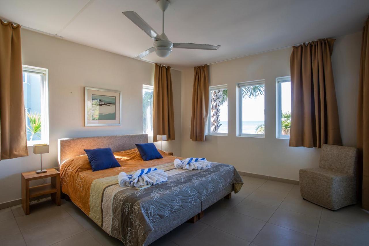 Blue Bay Beach Apartments 外观 照片